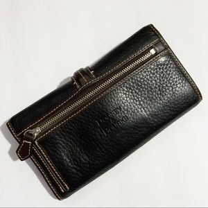 Dooney & Bourke Bags - Dooney & Burke Leather Wallet Dooney & Bourke Bags - Dooney & Burke Leather Wallet